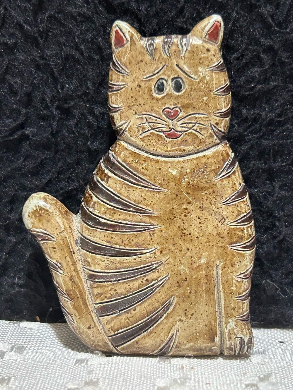 Textured Hand Painted Resin Cat Brooch Vintage 80ās
